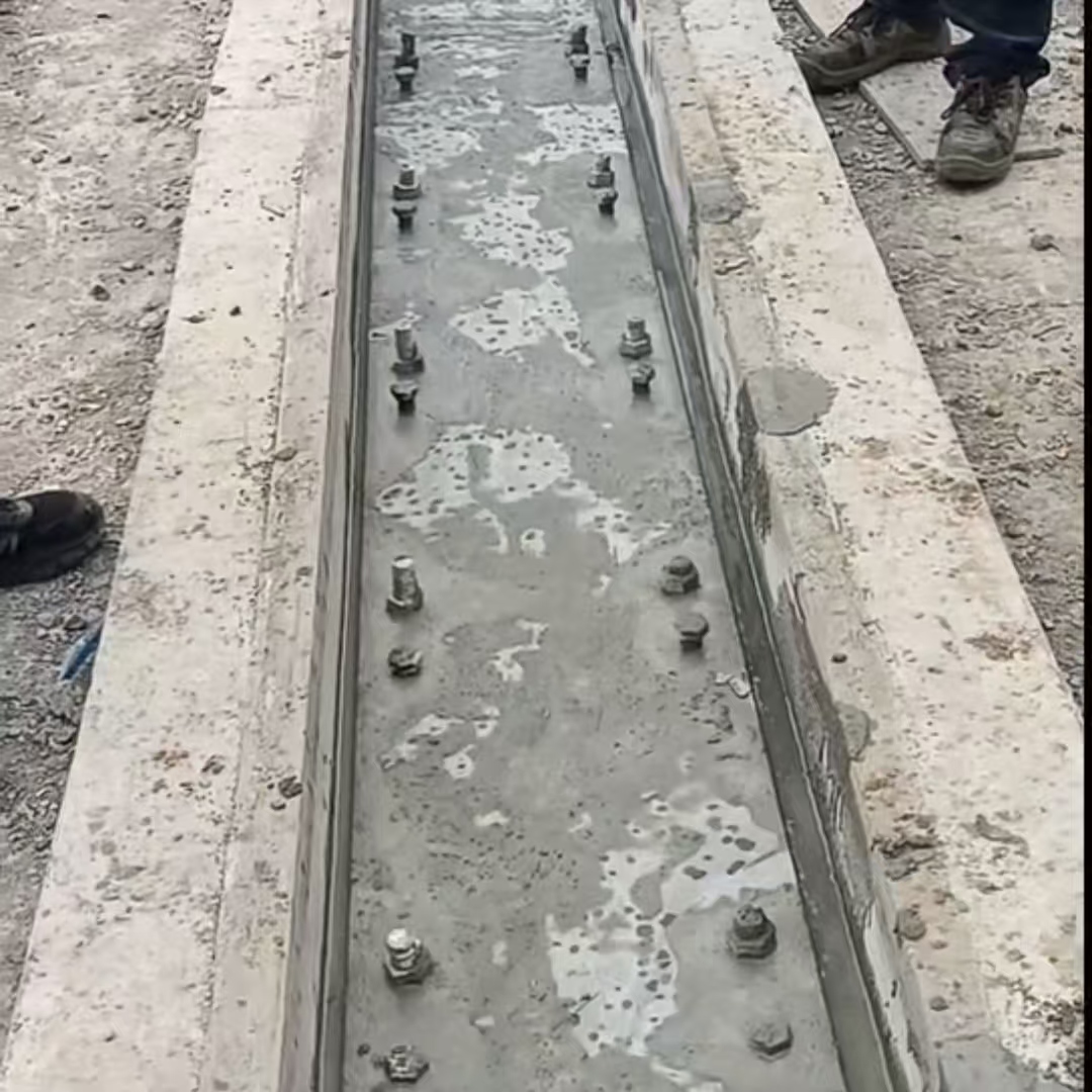 高邮港口码头起重机龙门吊重型机械设备稳固用早强快凝轨道胶泥